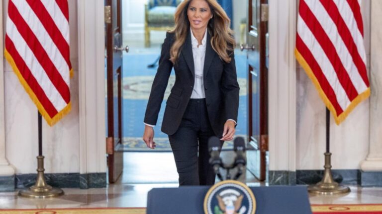 Melania Trump respinge „minciunile” privind o presupusă legătură cu Jeffrey Epstein