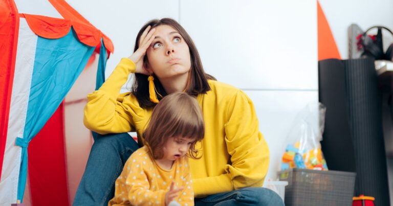 Pașii pe care trebuie să îi urmăm pentru a le asigura copiilor echilibrul emoțional. „Ce simți?” și „Ce crezi?”, întrebările care le pot da încredere