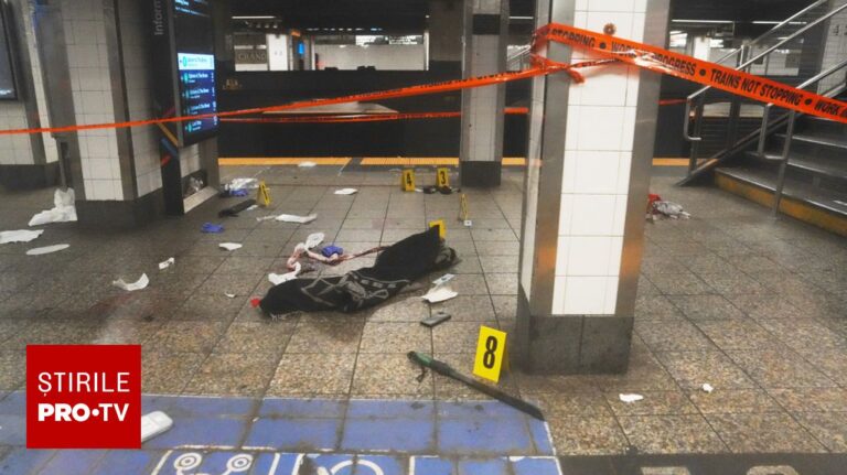 Atac sângeros la metroul din New York. Un individ înarmat cu o macetă, împușcat mortal după ce a înjunghiat trei persoane