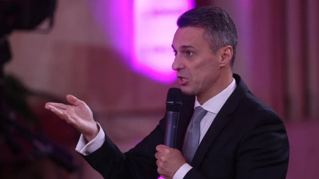 Mircea Badea, ironie după o mișcare a Primăriei București: De exemplu… părinții mei ce ar trebui să facă? E greu de crezut că îi pun pe trotinetă