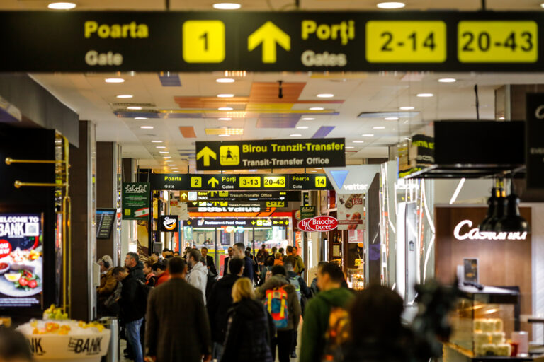 Primele zile cu noul sistem EES: haos în aeroporturi, întârzieri de până la trei ore și pasageri care nu au mai ajuns la avion