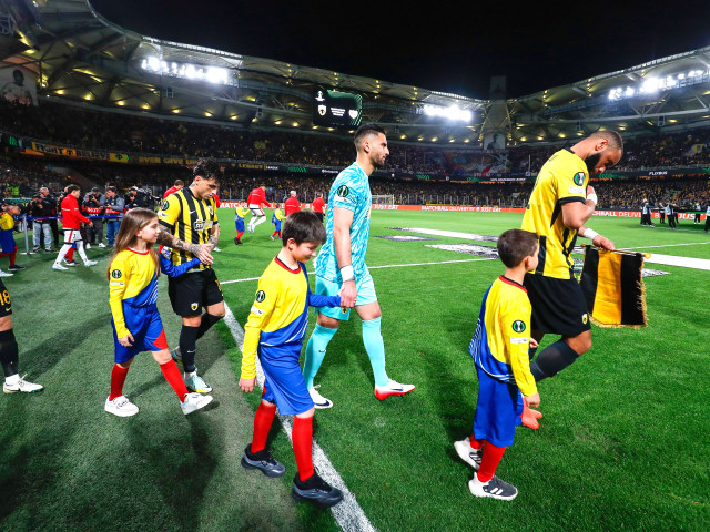 Meciul românilor în Europa: AEK -1! Marin și Rațiu, diferență neverosimilă la notele primite