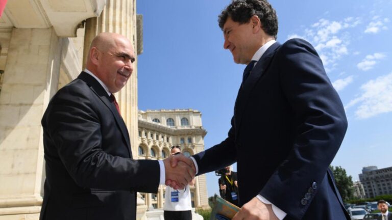 Ilie Bolojan nu pleacă din Guvern. Ce se întâmplă în scenariul în care PSD își retrage miniștrii, cum a făcut, în 2009, cu Guvernul Boc