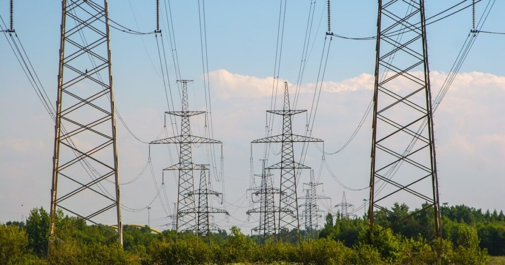 Tranzacție majoră în energie: Premier Energy preia Evryo și Distribuție Energie Oltenia pentru 700 de milioane euro