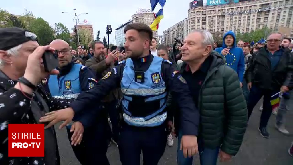Radu Berceanu, huiduit la mitingul pentru susținerea lui Ilie Bolojan din Piața Victoriei: „Ce am furat, bă, zi ce am furat!”