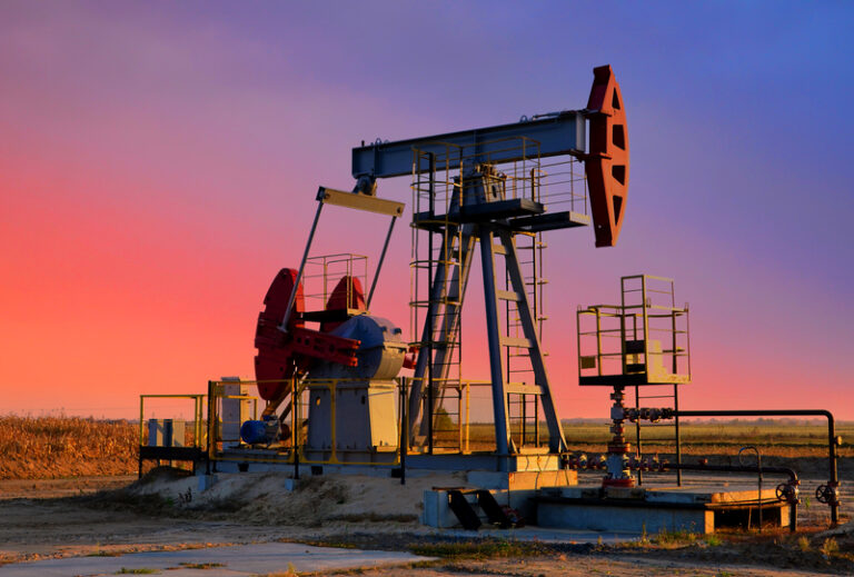 Petrolul este scump astăzi, dar acum 6 ani oamenii plăteau ca să scape de el
