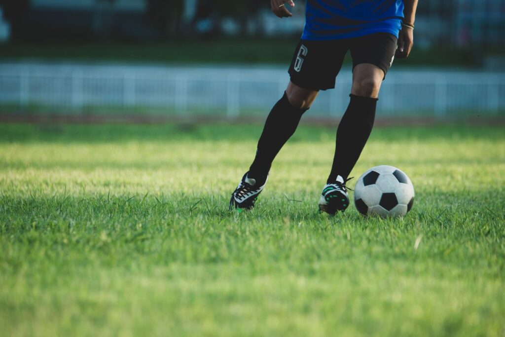Cum eviți reparațiile frecvente la terenuri sportive cu gazon artificial