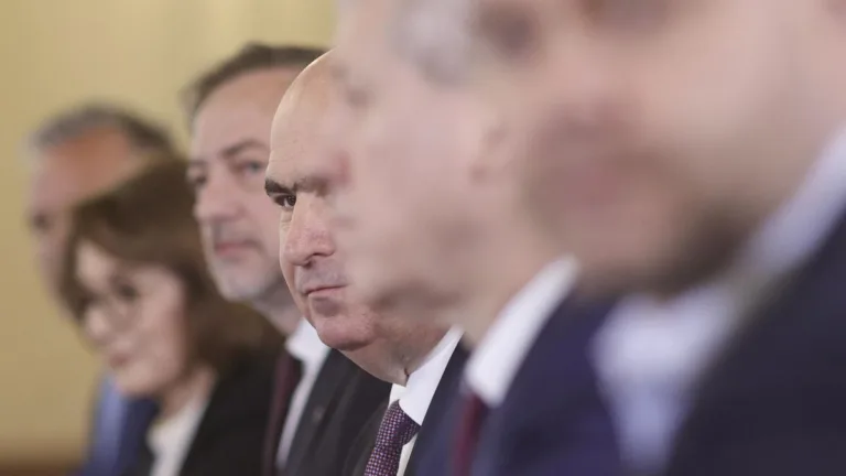 Bolojan vrea să crească vârsta de pensionare pentru militari și polițiști, dar și stagiul minim de cotizare: Nu se mai poate să fie 15