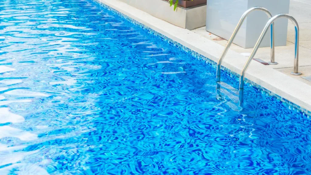 Ce s-a întâmplat la piscina din Eforie Nord, acolo unde a fost chemată astăzi ambulanța pentru mai mulți turiști