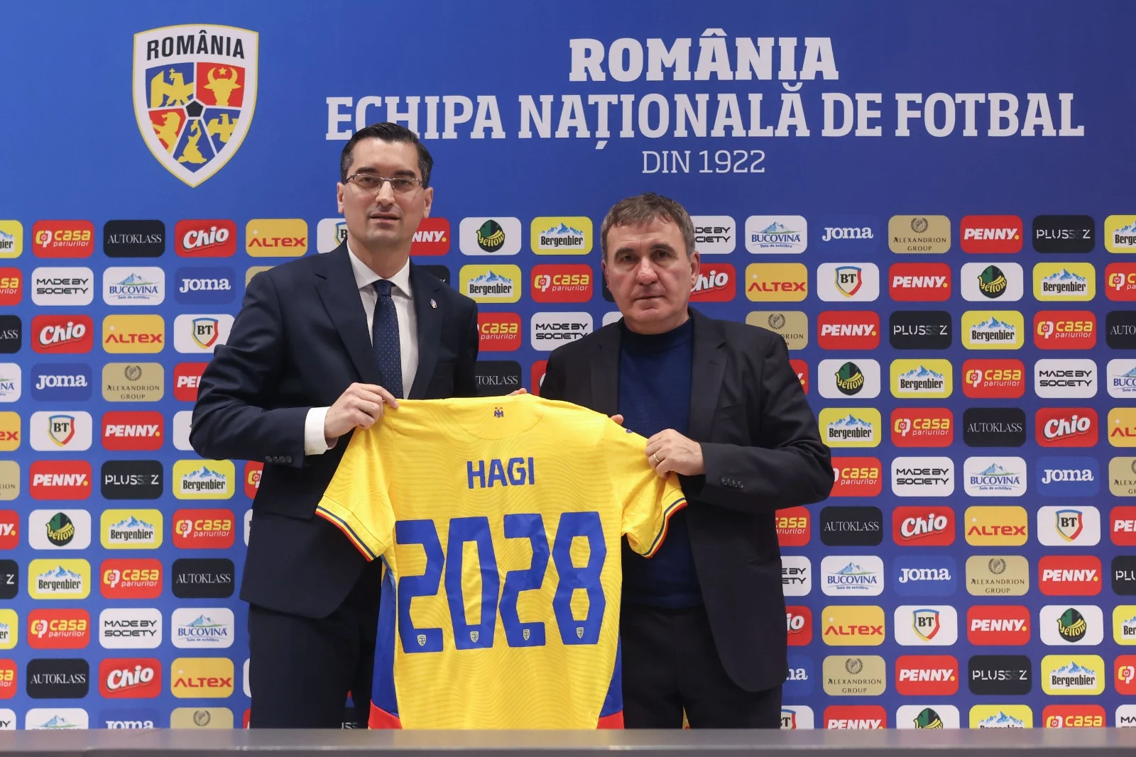 Conferință de presă &icirc;n care&nbsp;este prezentat Gică Hagi ca fiind noul selecționer al echipei naționale 