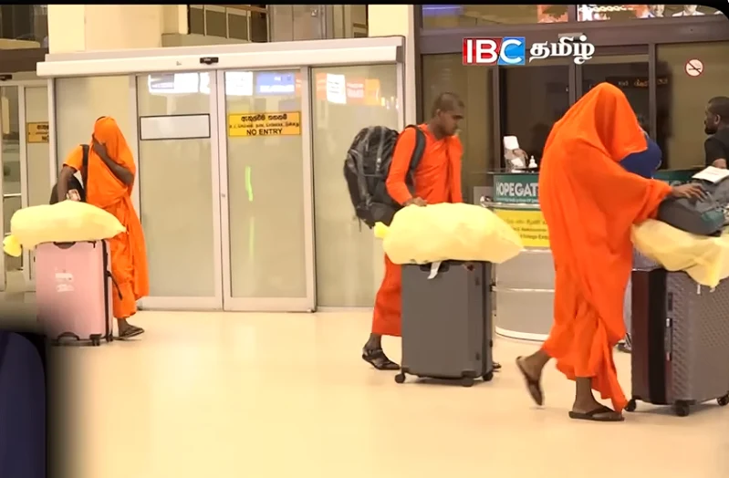 Călugării s-au &icirc;ntors cu droguri din excursie. FOTO Captură YouTube IBC Tamil TV