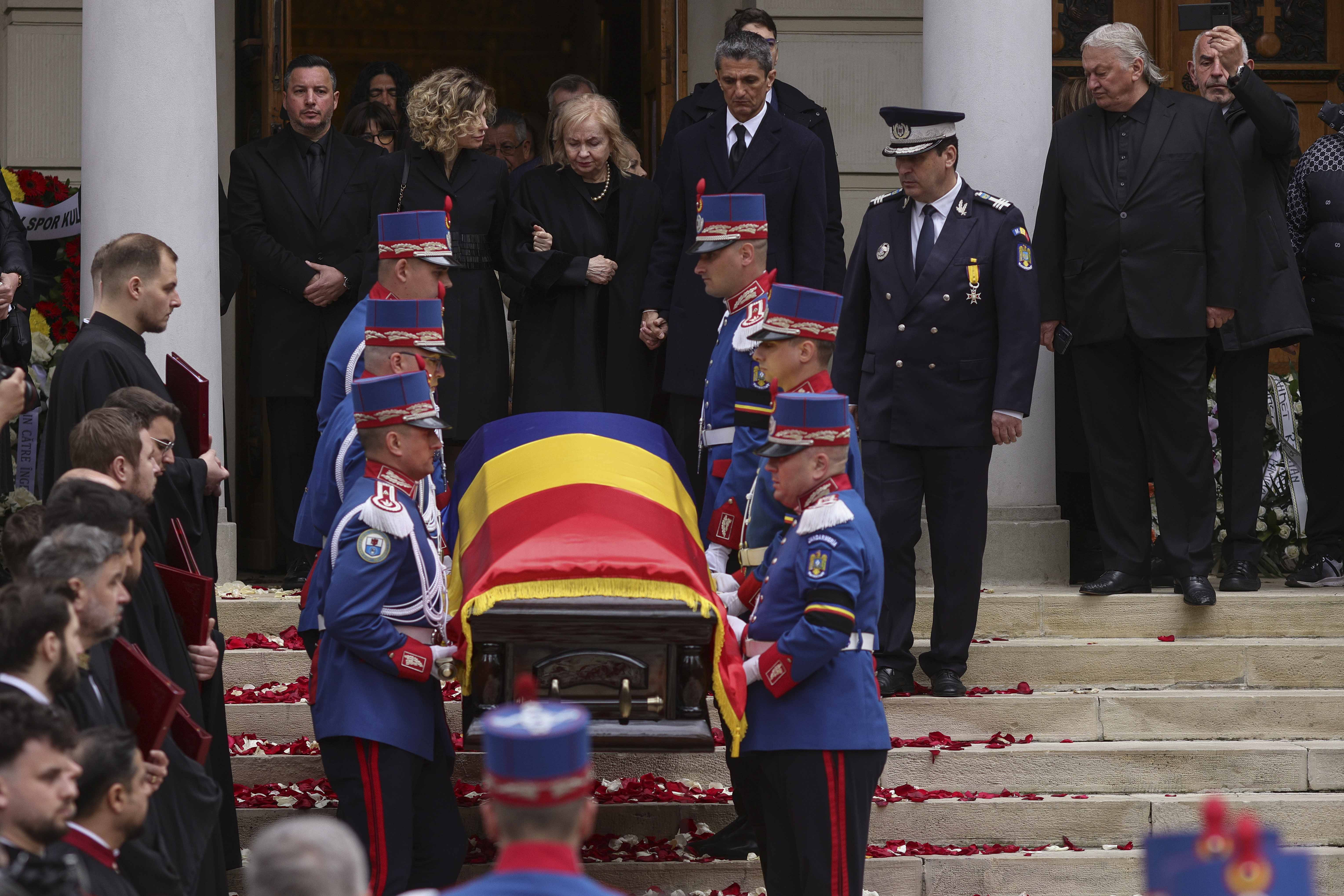 Mircea lucescu inmormantare funeralii octav ganea 7