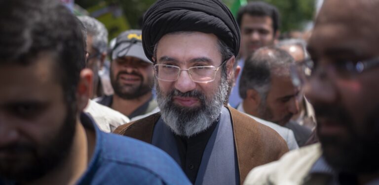 Liderul Iranului vrea „jihad cultural și economic” pentru „dezamăgirea” inamicilor. Mesajul lui Mojtaba Khamenei