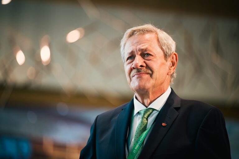 Liderul UDMR Csaba Takacs a murit într-un accident de tractor. Mesajul transmis de Kelemen Hunor
