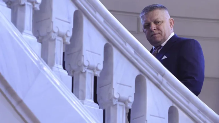 După ce şi-a anunţat participarea la parada lui Putin, premierul slovac Fico a transmis că merge şi la Kiev și susține aderarea Ucrainei la UE