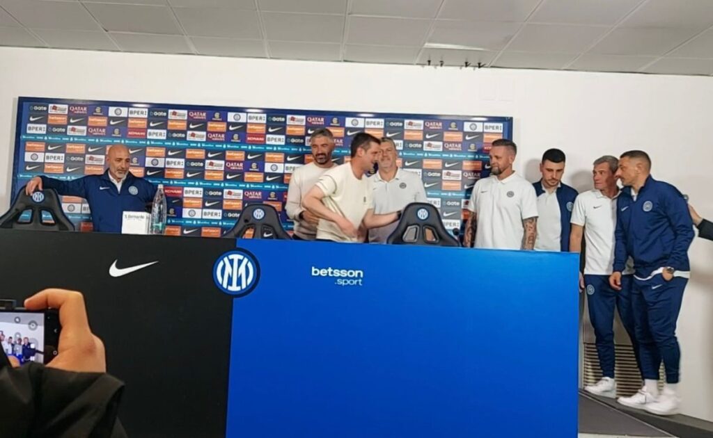 Gestul suprem făcut de Cristi Chivu pentru stafful său tehnic după ce Inter a câștigat titlul!