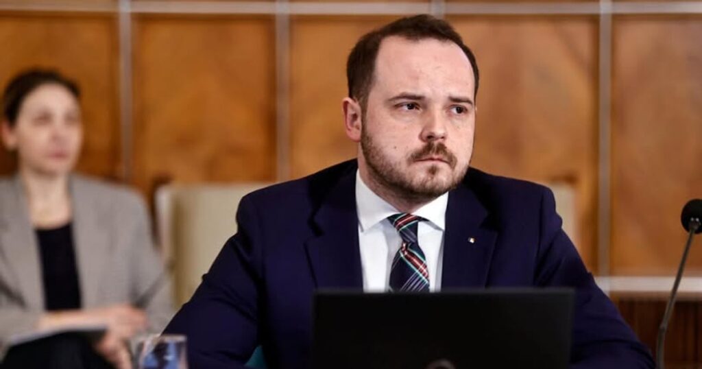 Fost ministru în Guvernul Bolojan: Nu există un „mesia politic”. Parlamentarii PSD se întâlnesc în ședință înainte de moțiune