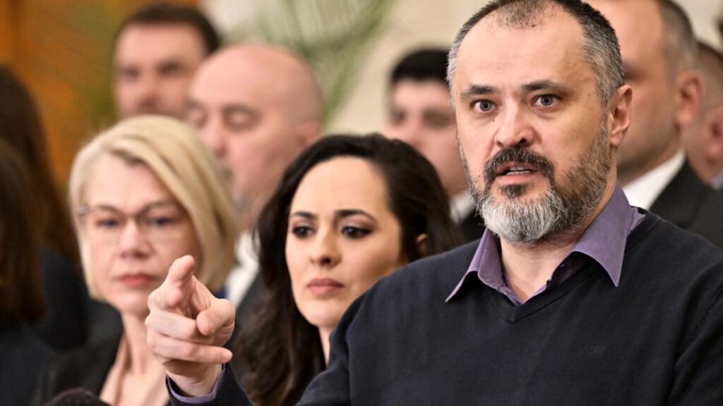Cristian Ghinea recunoaște că a făcut parte dintr-un experiment eșuat: USR și PNL-Bolojan vor anticipate, deoarece cresc în sondaje