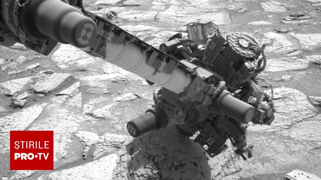 Curiosity, „prizonier” pe Marte după ce s-a blocat într-un bolovan de 13 kilograme. FOTO