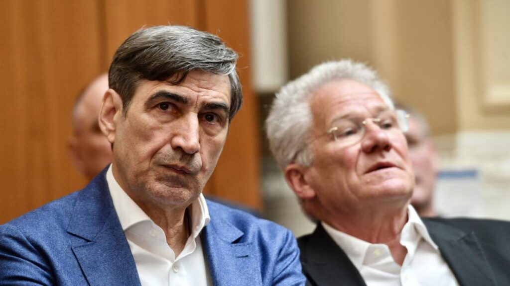 Ce tânăr arată Victor Pițurcă! Vă vine să credeți câți ani are?