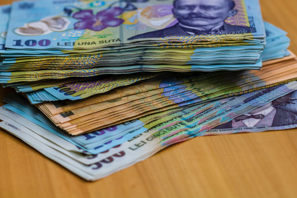 Mașinile de lux și retragerile în numerar au dat de gol o  fraudă de 18 milioane de lei de la buget