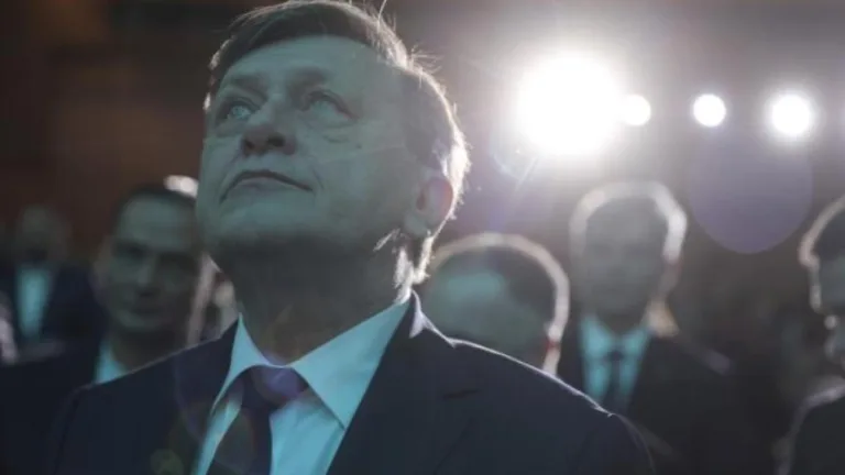Crin Antonescu îl laudă pe Nicușor Dan: E pentru prima dată în istorie când se întâmplă așa ceva