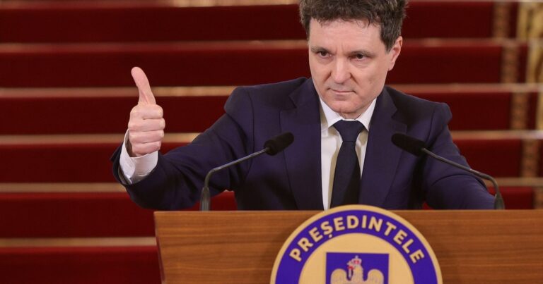 Nicușor Dan a anulat recepția oficială de Ziua Europei, dar s-a întâlnit la Cotroceni cu oamenii săi de încredere, voluntari şi loialişti