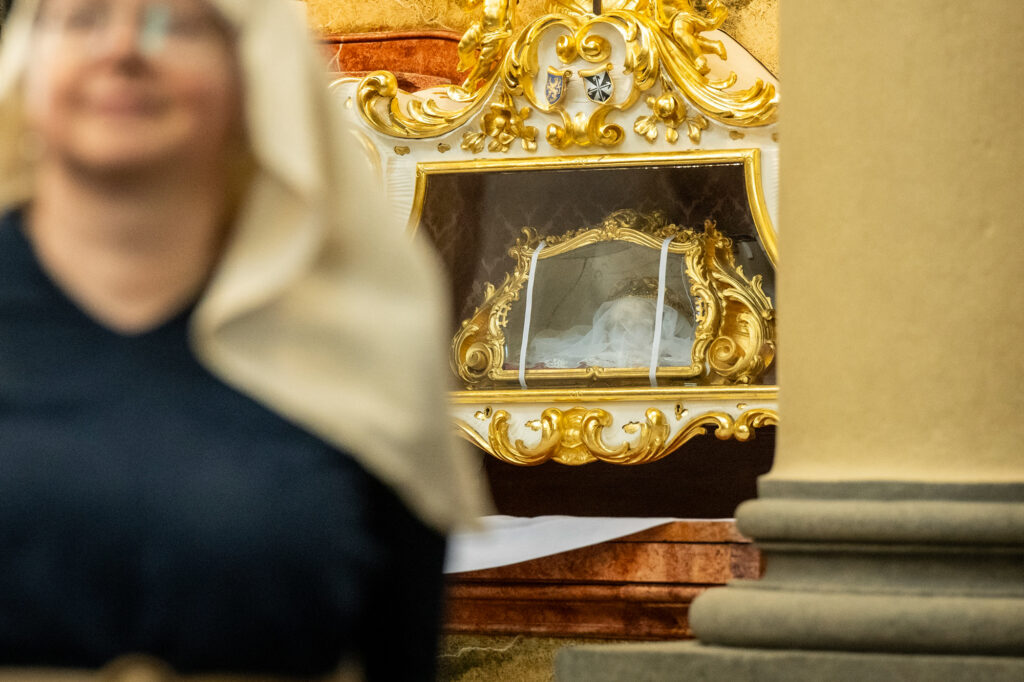 Craniul unei cunoscute sfinte a fost furat dintr-o biserică din Cehia
