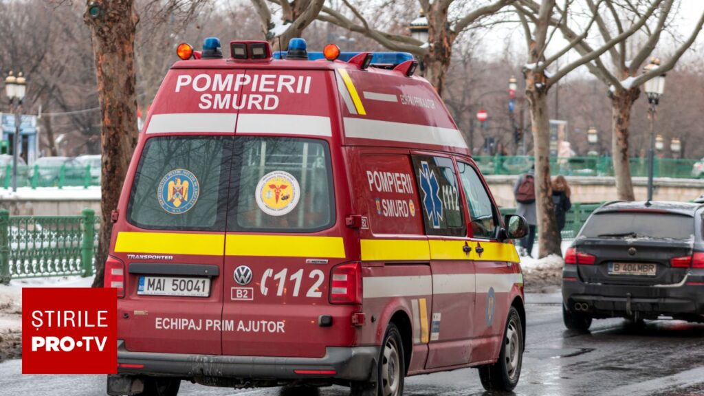 Doi copii căzuţi într-un lac din Chitila au fost transportaţi la spital, după intervenţia pompierilor şi scafandrilor