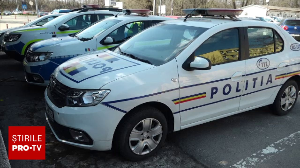 Un bărbat a murit pe loc, după ce mașina în care se afla a fost lovită în plin de un TIR. El a fost aruncat din vehicul