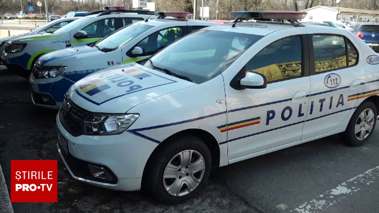 Un bărbat a murit pe loc, după ce mașina în care se afla a fost lovită în plin de un TIR. El a fost aruncat din vehicul