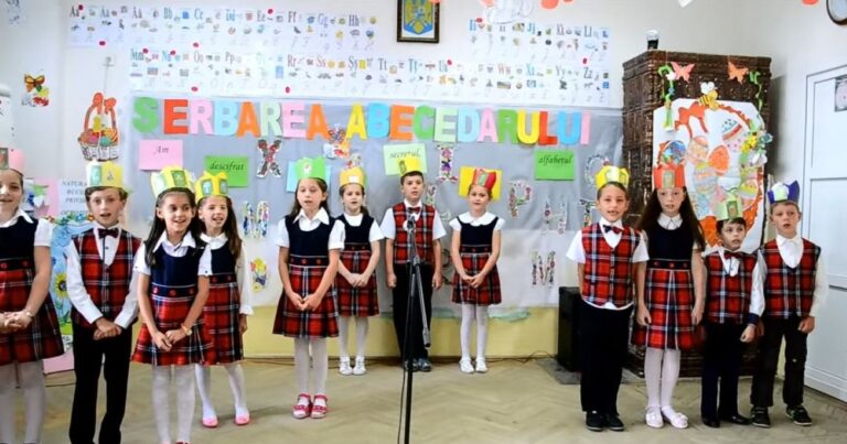 Părinţi revoltaţi, după ce o mamă a spus cât costă serbarea fiicei sale la clasa I. „Suntem noi căzuți în cap de zgârciți sau…?”