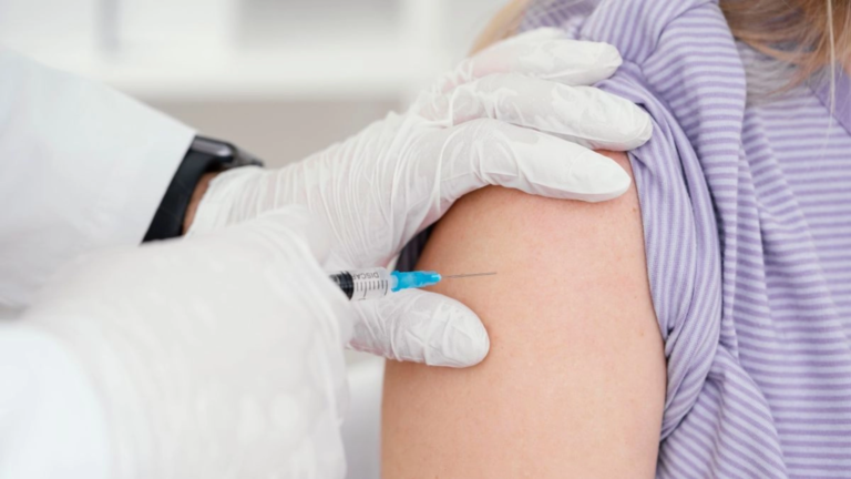 OMS: Vaccinul anti-Ebola nu va fi disponibil mai devreme de nouă luni
