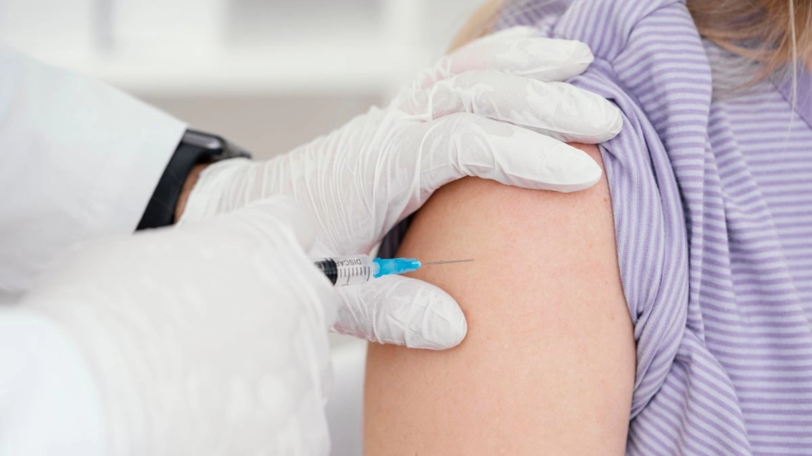 OMS: Vaccinul anti-Ebola nu va fi disponibil mai devreme de nouă luni
