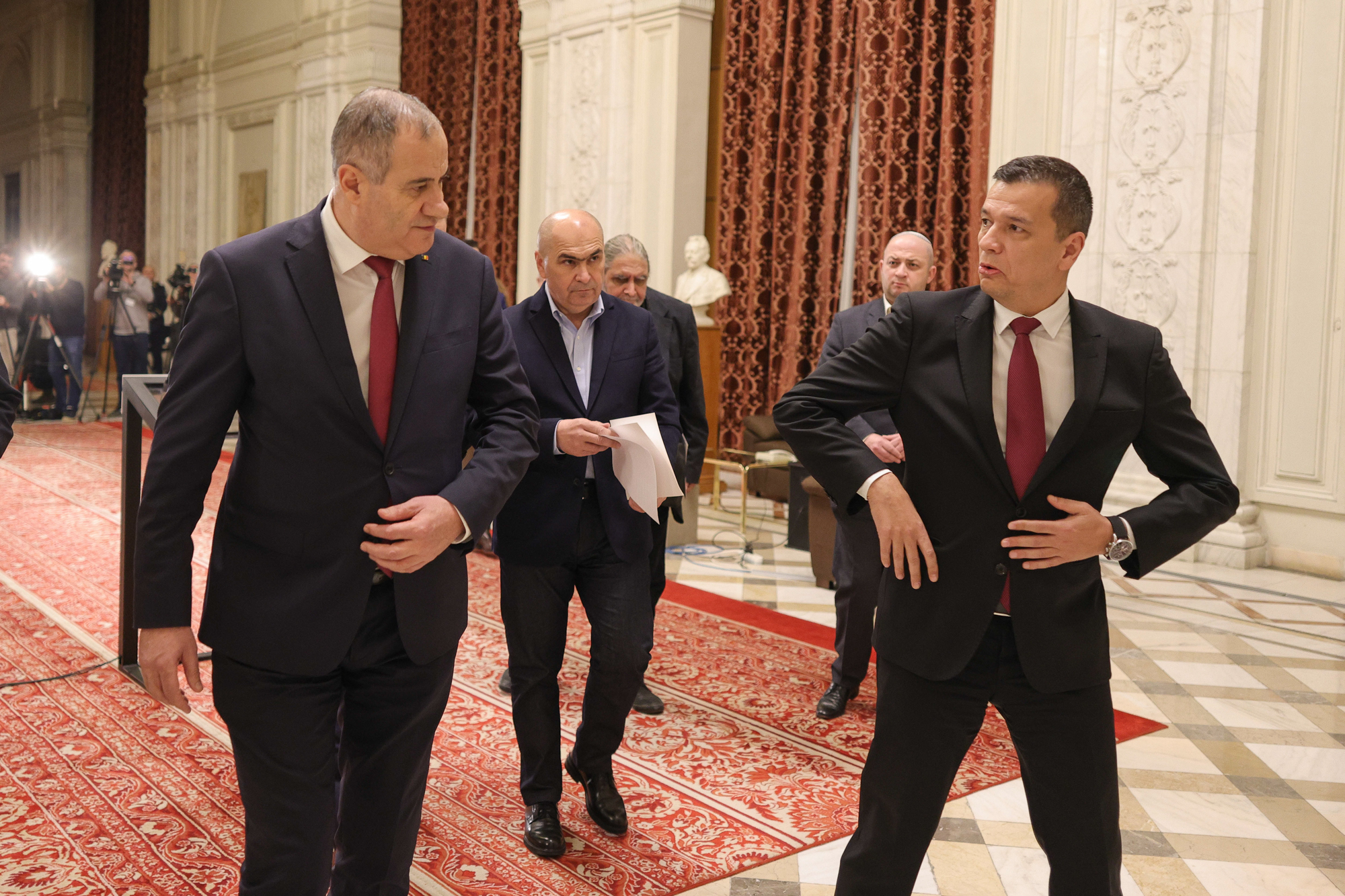 Negocieri pentru Guvern: PSD  încearcă un nou scenariu în Parlament. Ce fac celelalte partide