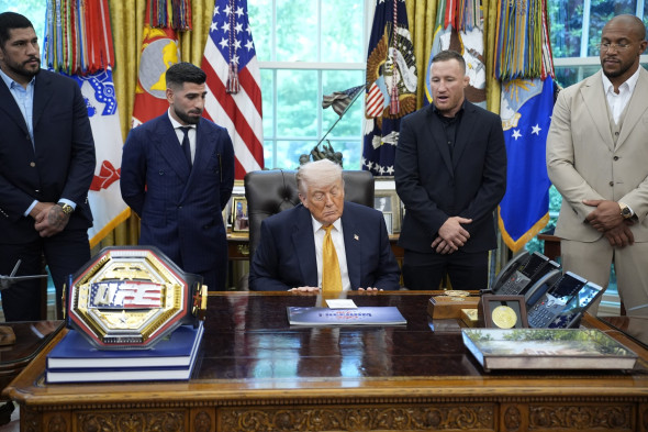 Donald Trump with UFC fighters - Washington