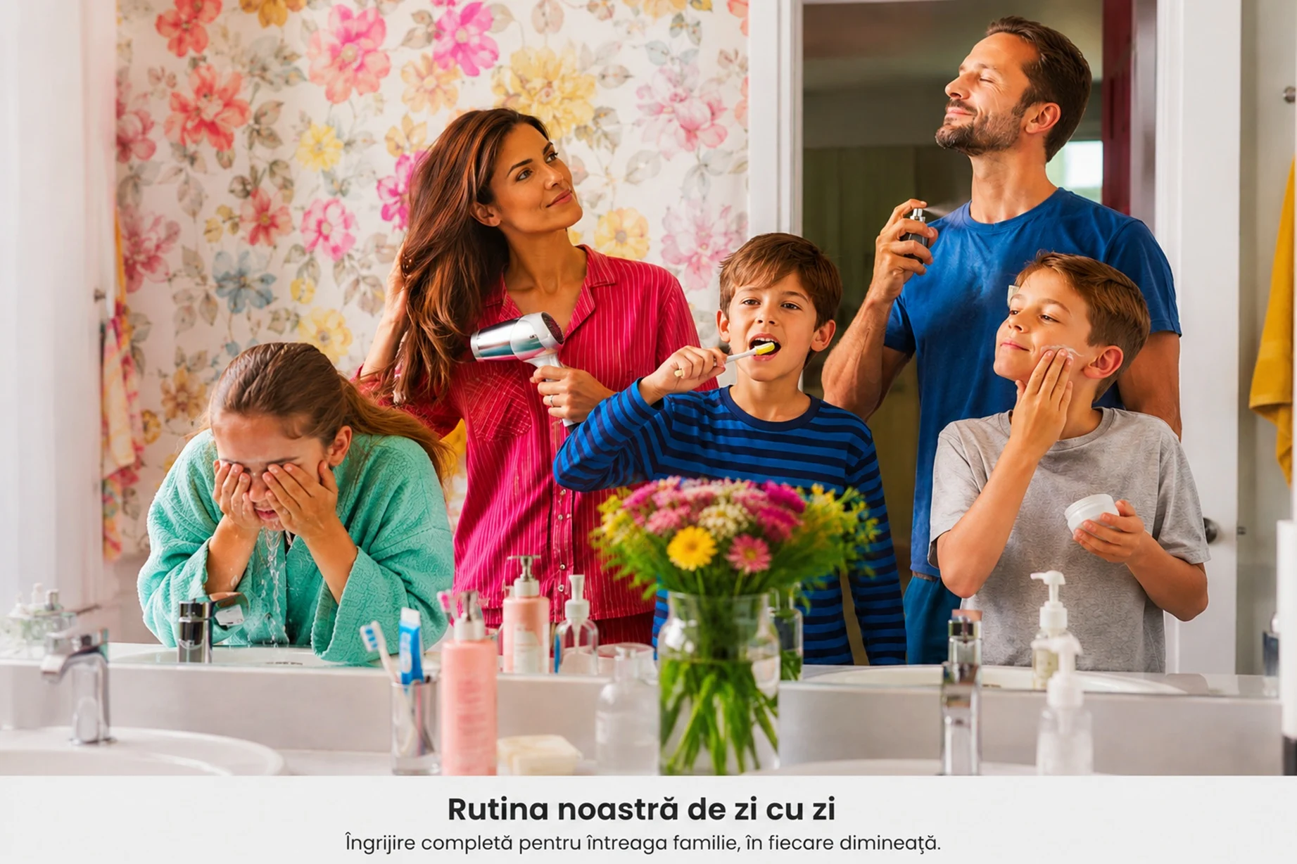 Familie &icirc;n baie bucur&acirc;ndu-se de rutina de dimineață &icirc;mpreună Foto DMS/Ghidul Cumpărătorului Adevărul