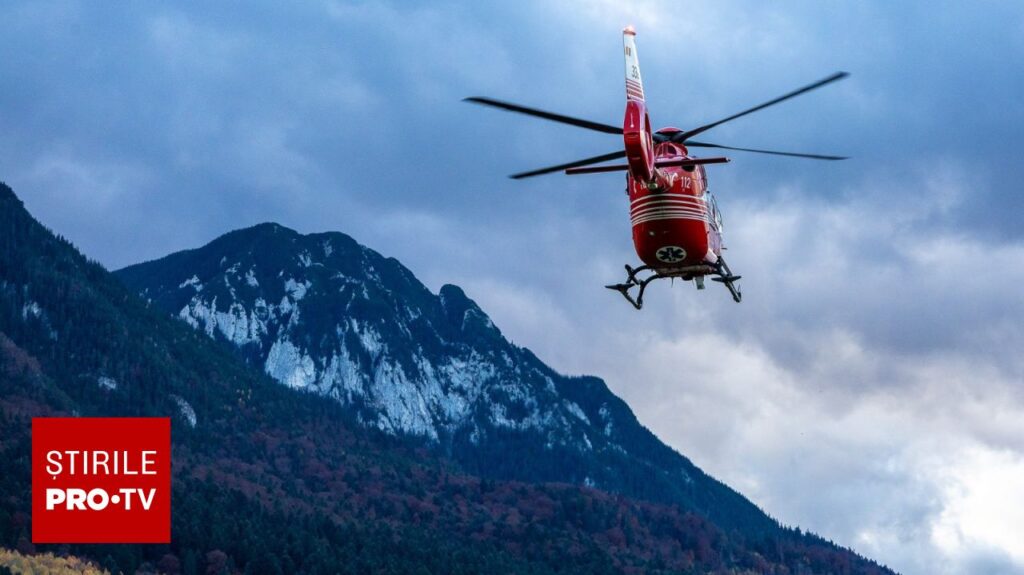 Un ucrainean abandonat într-un pârâu de companioni a fost salvat cu elicopterul din Munții Maramureșului