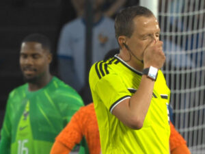 Controverse după ciocnirea dintre Kessie și arbitrul Gishamer: ”L-a lovit intenționat!”