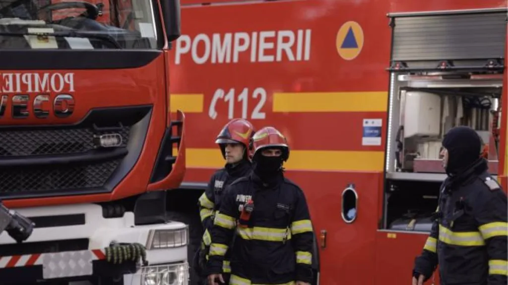 Incendiu într-o piață din Pitești: Mai multe standuri au fost cuprinse de flăcări
