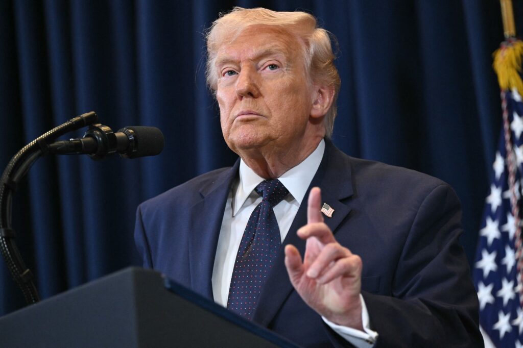 VIDEO Deranjat de întrebări, Trump a părăsit un interviu la postul NBC News
