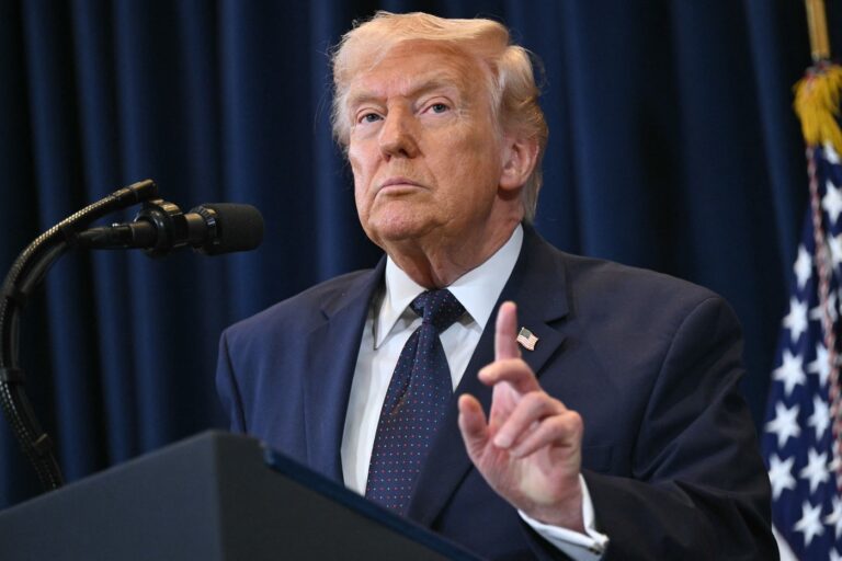 VIDEO Deranjat de întrebări, Trump a părăsit un interviu la postul NBC News