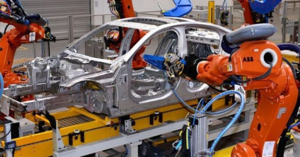 România și schimbarea de direcție din industria auto europeană. Care sunt semnalele de alarmă