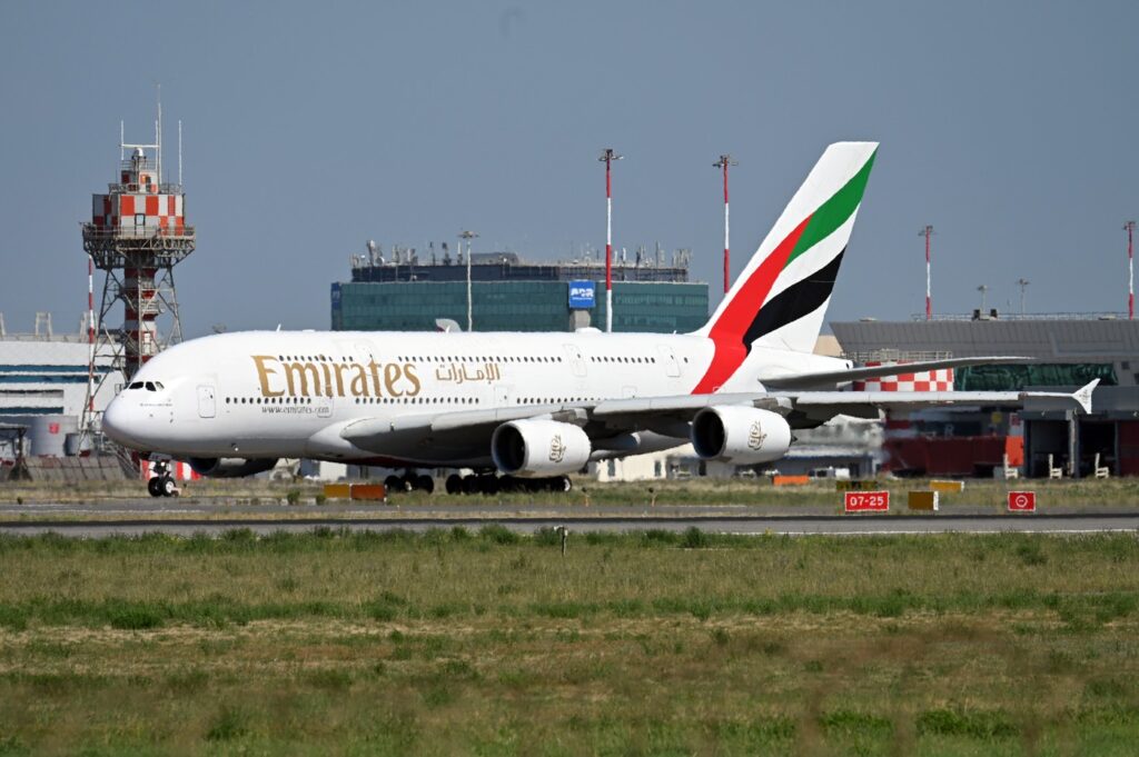 De la Emirates la Wizz Air, marile companii aeriene mizează acum „all-in” pe internetul Starlink