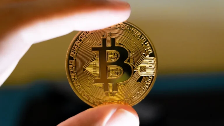 Grok AI estimează că Bitcoin ar putea ajunge la 225.000 de dolari până la sfârșitul lui 2026