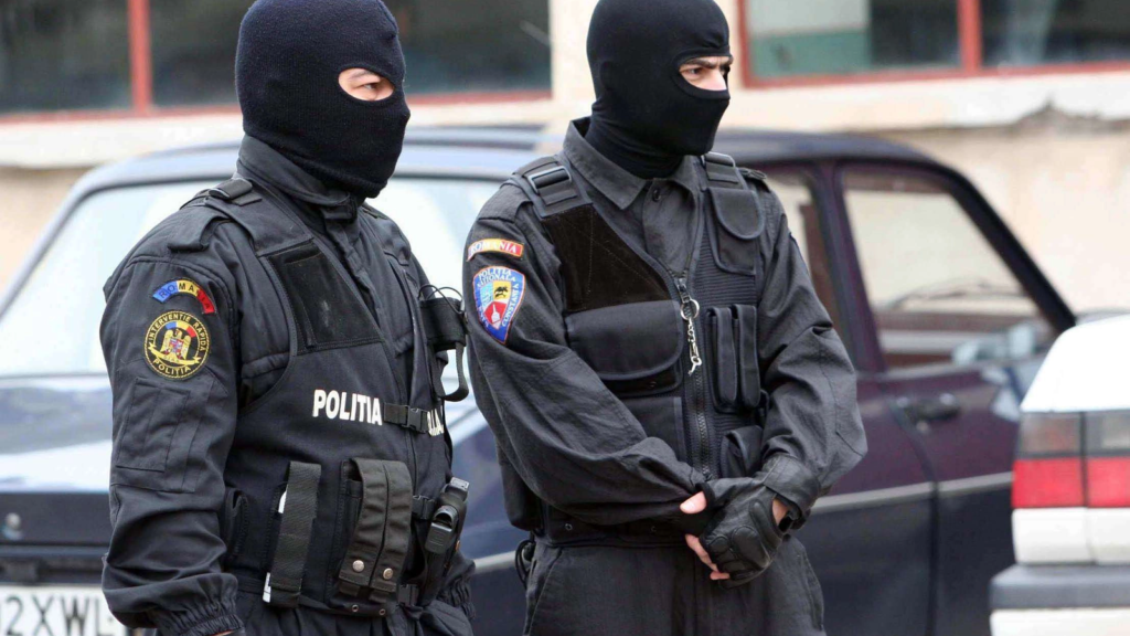 Tun de aproape 3 milioane de lei la un CAR din Argeș: Contabilul-șef și doi casieri, acuzați că au ‘fabricat’ zeci de împrumuturi fictive