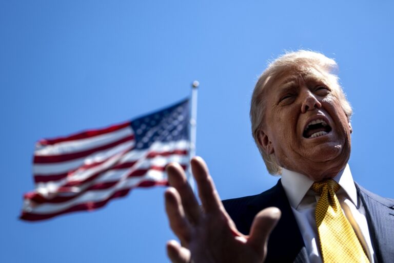 Trump dă asigurări că acordul dintre SUA și Iran va fi semnat astăzi, în ciuda loviturii israeliene asupra Beirutului 