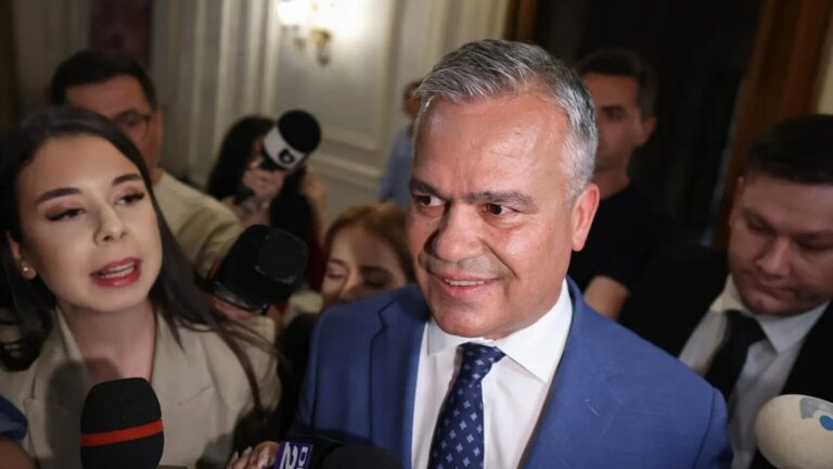Adrian Veștea răspunde amenințărilor lui Bolojan: Nu-mi depun mandatul!
