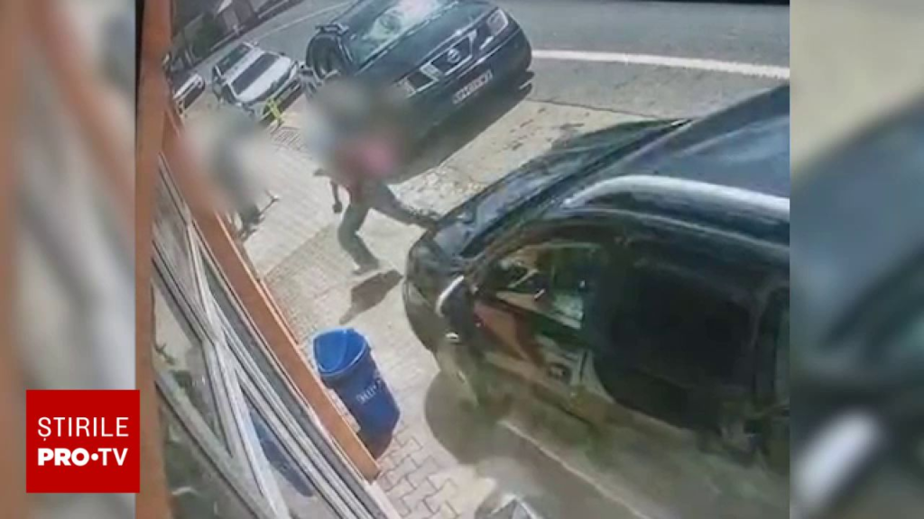 Fetița de 12 ani din Bistrița lovită de o mașină pe trotuar a murit la spital. Celelalte două victime au fost externate
