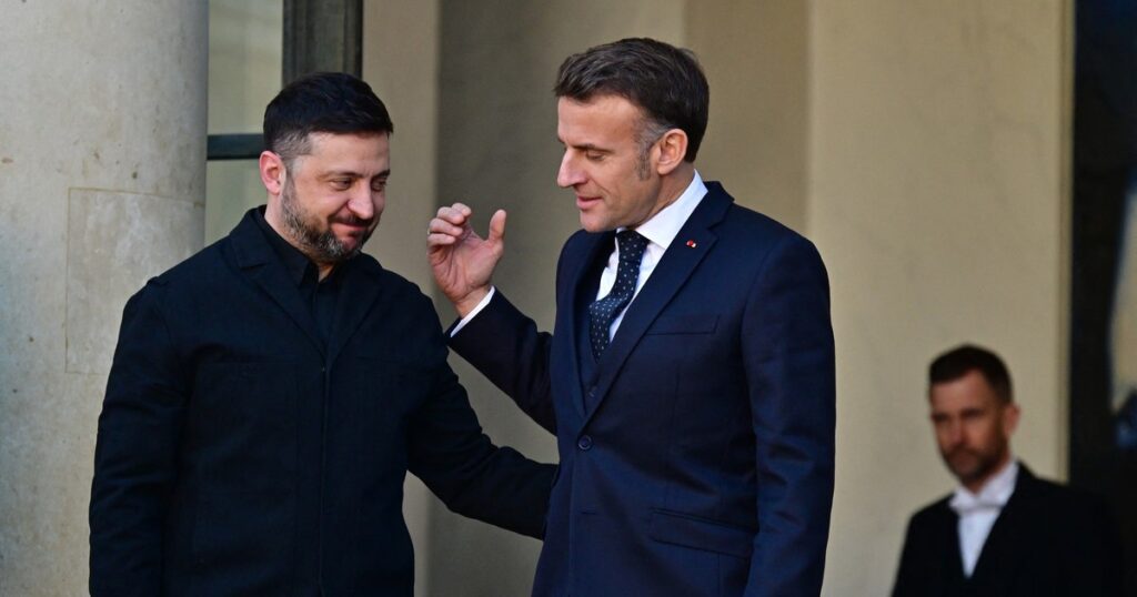 „Ești liber diseară?”. Un microfon uitat deschis la summitul G7 a surprins o discuţie privată între Macron şi Zelenski